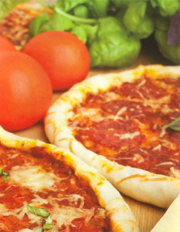 Pizza al pomodoro arrostito, basilico e caprino